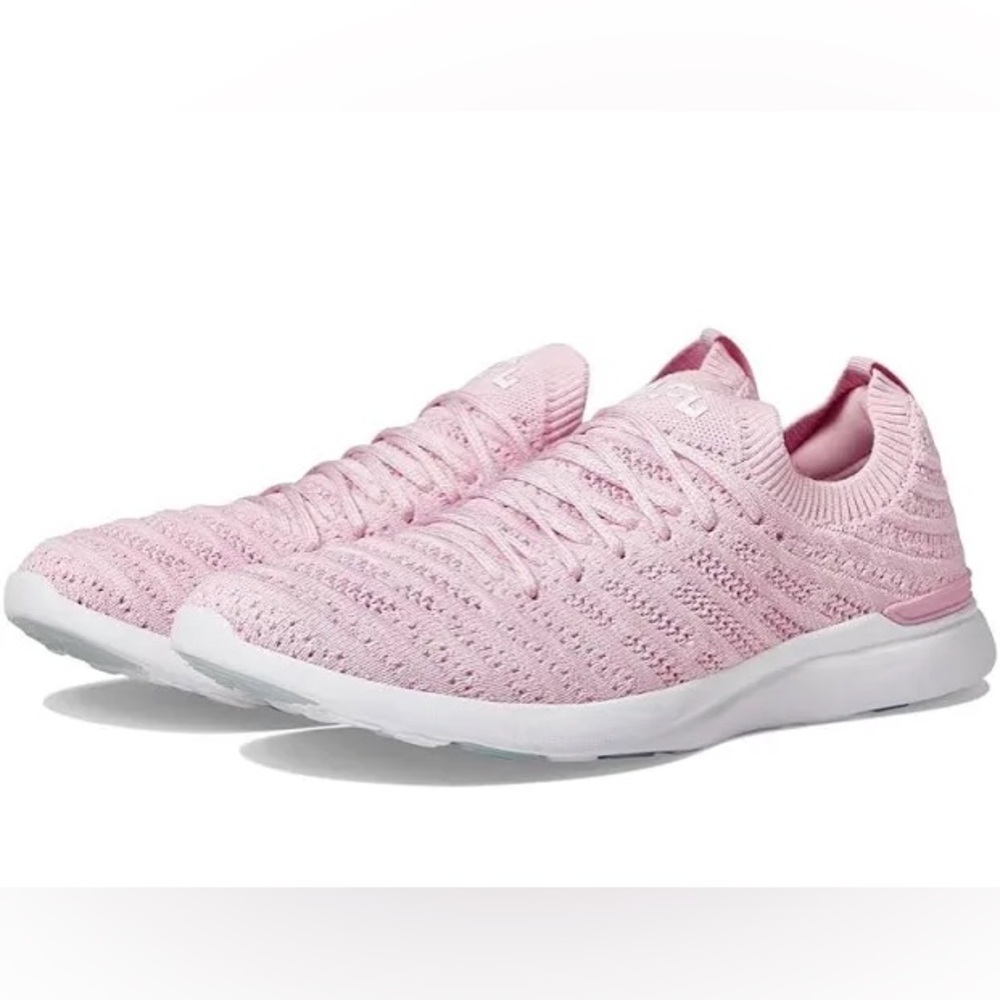 Nwot Techloom Wave Sneaker